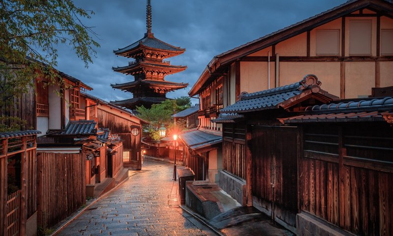 Обои тучи, дорожка, япония, киото, улица, фонарь, clouds, track, japan, kyoto, street, lantern разрешение 1920x1080 Загрузить