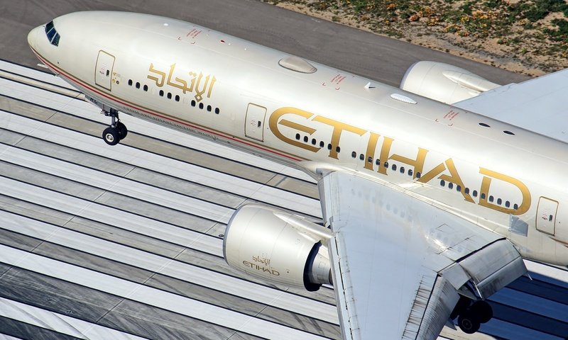 Обои небо, 777, полоса, пассажирский, взлёт, боинг 777, аэропорт, etihad, впп, боинг, etihad airways, неба, большой, airplanes, сингапур, singapore, the sky, strip, passenger, the rise, boeing 777, airport, wfp, boeing, sky, large разрешение 1920x1080 Загрузить