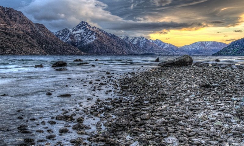 Обои озеро, горы, камни, берег, закат, пейзаж, lake, mountains, stones, shore, sunset, landscape разрешение 1920x1080 Загрузить