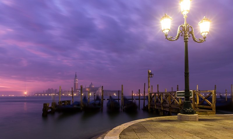 Обои огни, город, венеция, набережная, италия, гондолы, уличный фонарь, lights, the city, venice, promenade, italy, gondola разрешение 4989x3344 Загрузить