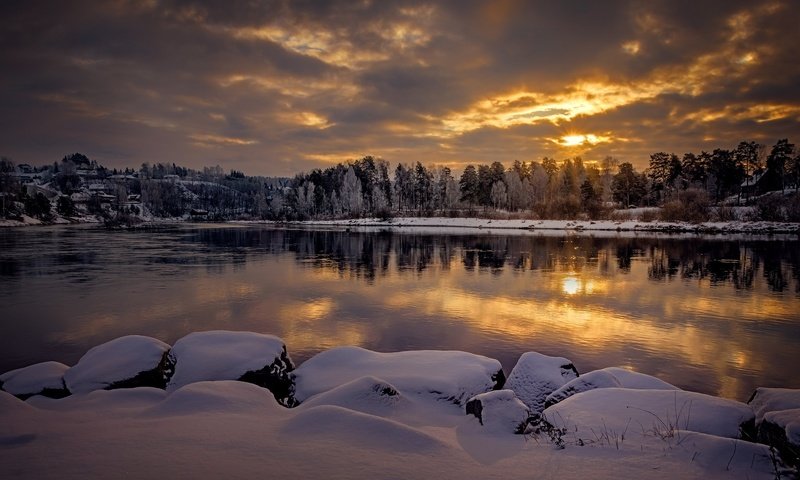 Обои деревья, норвегия, озеро, снег, природа, закат, зима, пейзаж, город, trees, norway, lake, snow, nature, sunset, winter, landscape, the city разрешение 2048x1356 Загрузить