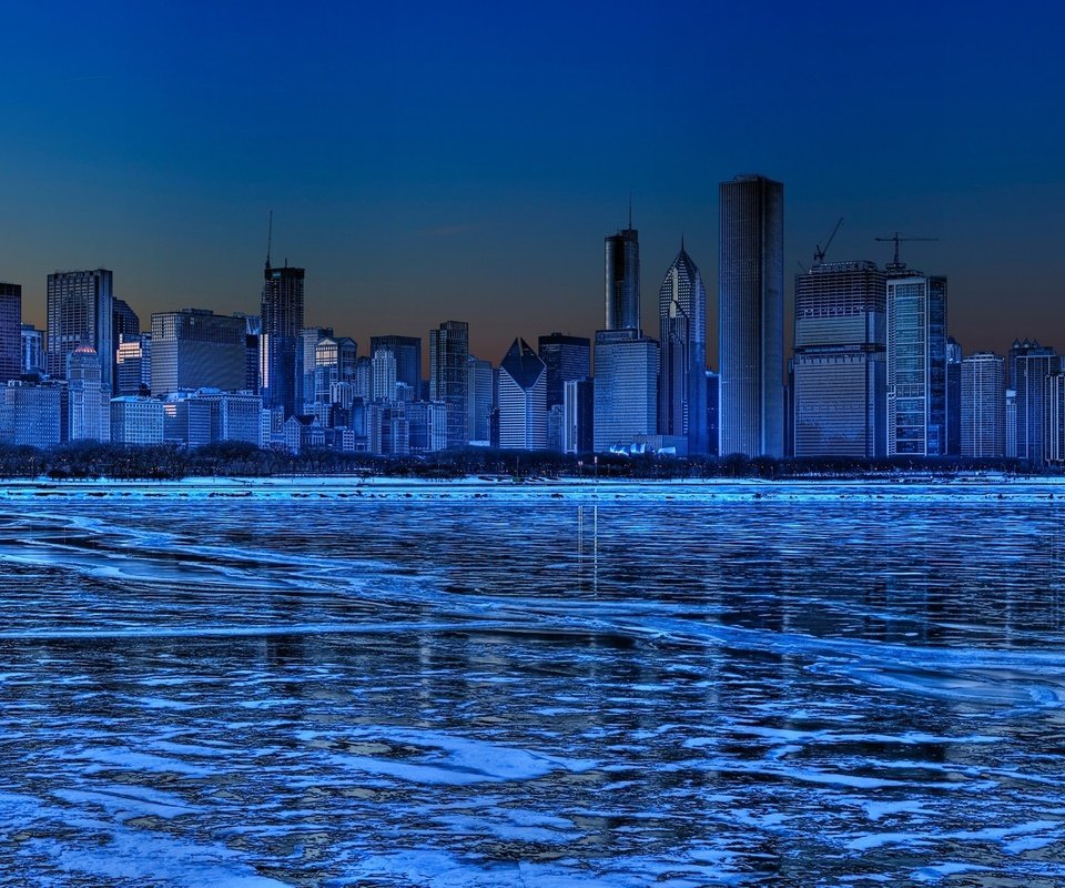 Обои зима, синий, панорама, лёд, небоскребы, winter, blue, panorama, ice, skyscrapers разрешение 3200x1200 Загрузить