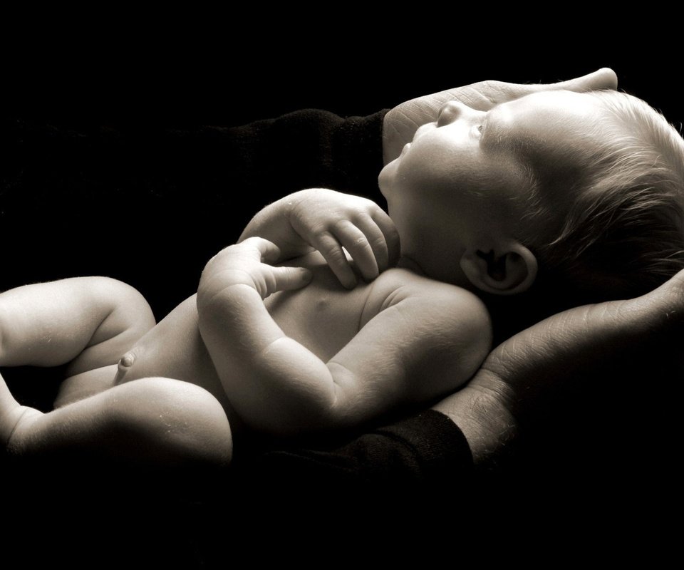 Обои чёрно-белое, ребенок, руки, малыш, black and white, child, hands, baby разрешение 1920x1200 Загрузить