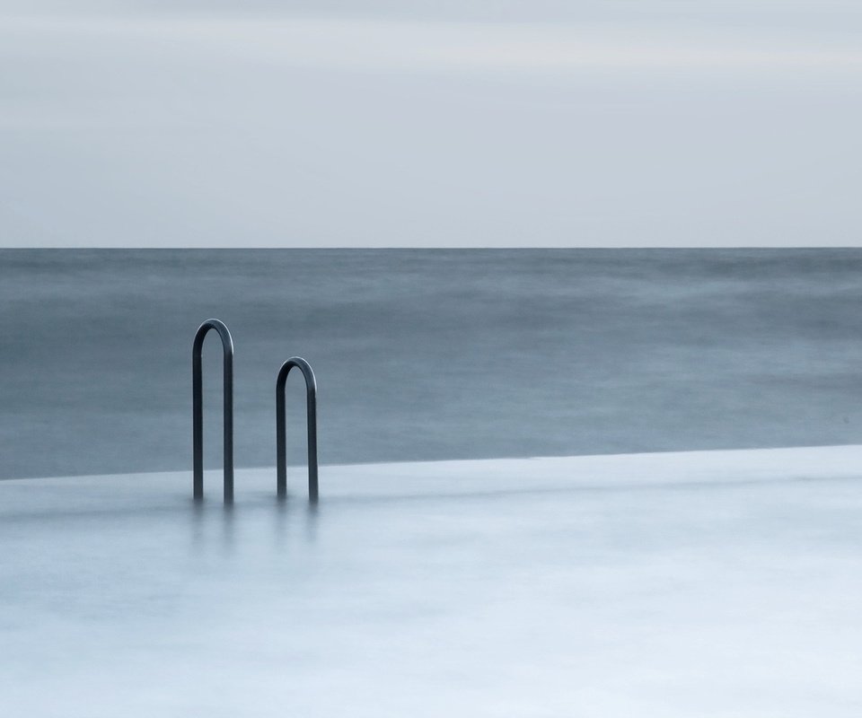 Обои вода, минимализм, перила, water, minimalism, railings разрешение 1920x1080 Загрузить