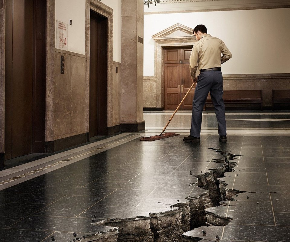 Обои трещина, за, огромная, в полу, уборщиком, crack, for, huge, in the floor, cleaner разрешение 1920x1080 Загрузить