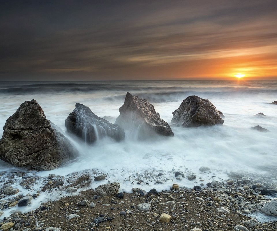 Обои камни, берег, закат, море, песок, великобритания, ricky schonewald, stones, shore, sunset, sea, sand, uk разрешение 2560x1559 Загрузить