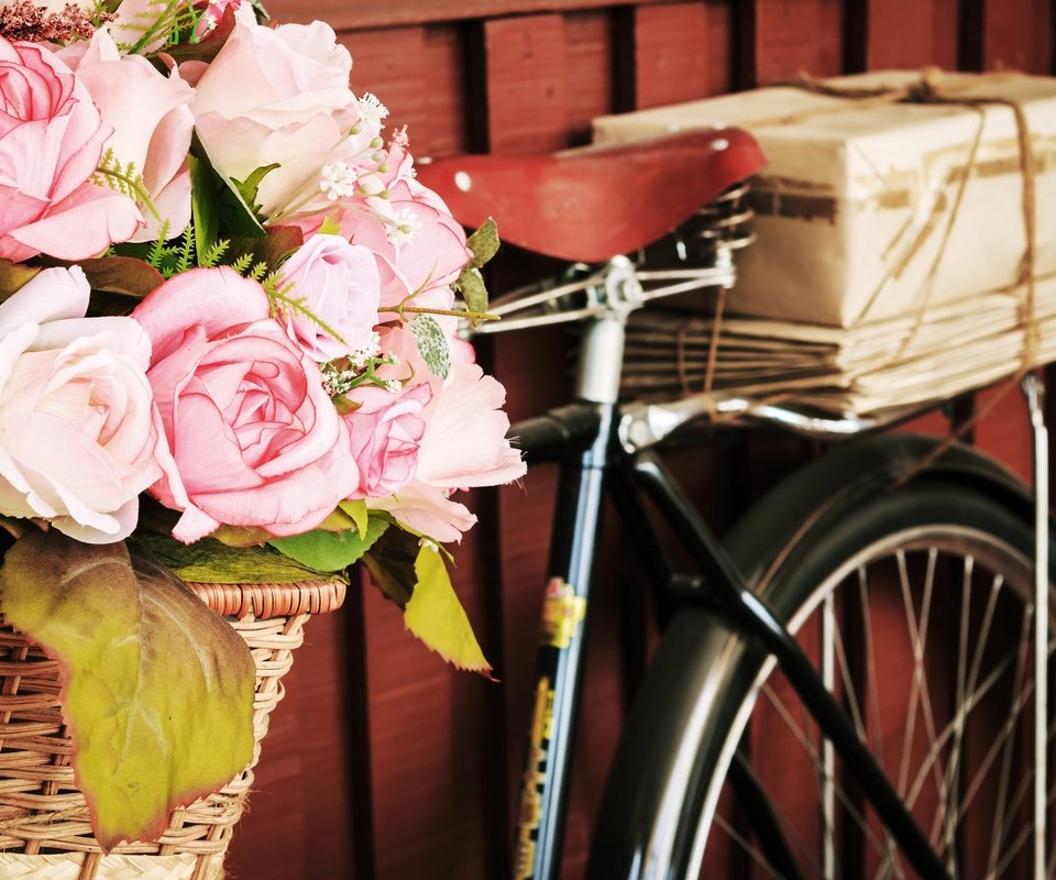 Обои цветы, ретро, букет, велосипед,  цветы, роз, флористика, flowers, retro, bouquet, bike, roses, floral разрешение 2880x1920 Загрузить