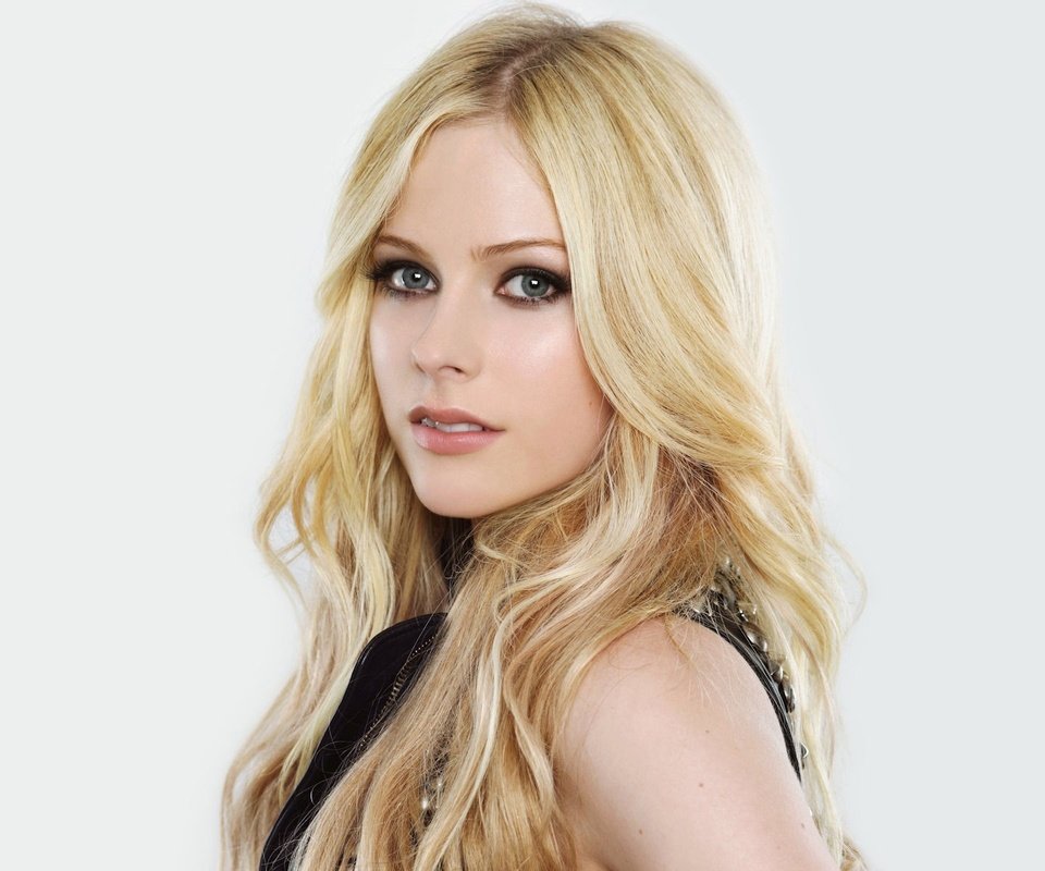 Обои девушка, взгляд, волосы, лицо, певица, аврил лавин, girl, look, hair, face, singer, avril lavigne разрешение 1920x1200 Загрузить