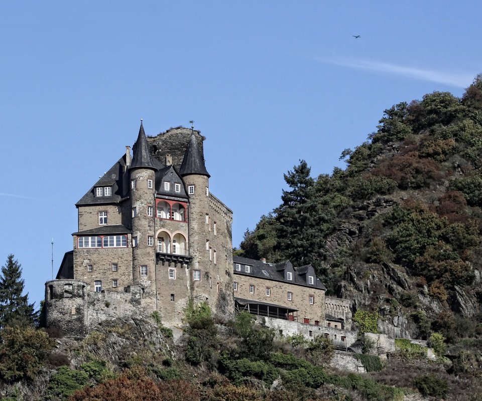 Обои пейзаж, замок, германия, castle katz, замок катц, санкт-гоарсхаузен, st. goarshausen, burg katz, landscape, castle, germany, saint goarshausen разрешение 4752x3168 Загрузить