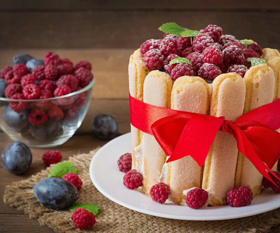 Обои малина, ягоды, 1, торт, десерт, бант, сливы, савоярди, raspberry, berries, cake, dessert, bow, plum, savoiardi разрешение 6000x4000 Загрузить