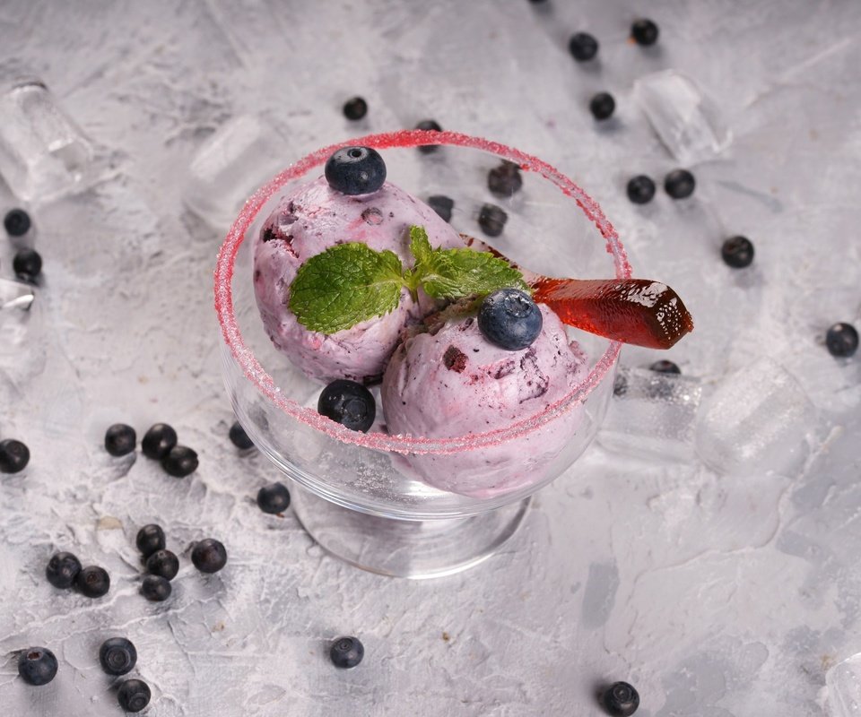 Обои мята, ягода, мороженое, черника, шоколад, десерт, mint, berry, ice cream, blueberries, chocolate, dessert разрешение 2048x1342 Загрузить