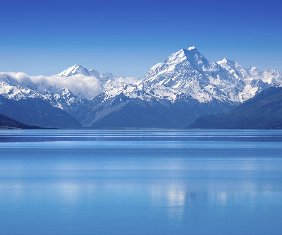Обои небо, озеро, горы, пейзаж, снежная вершина, the sky, lake, mountains, landscape, snow peak разрешение 2560x1600 Загрузить