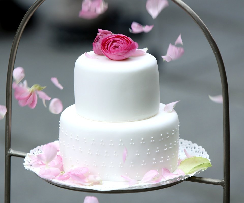 Обои цветы, торт, ранункулюс, свадебный, ярусы, flowers, cake, ranunculus, wedding разрешение 3600x2400 Загрузить