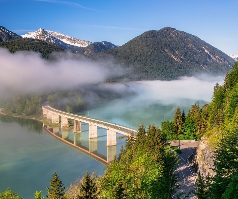 Обои дорога, бавария, деревья, bavarian alps, баварские альпы, озеро, баварии, горы, озеро сильвенштайн, лес, sylvenstein lake, туман, мост, германия, road, bayern, trees, the bavarian alps, lake, bavaria, mountains, forest, fog, bridge, germany разрешение 2048x1242 Загрузить