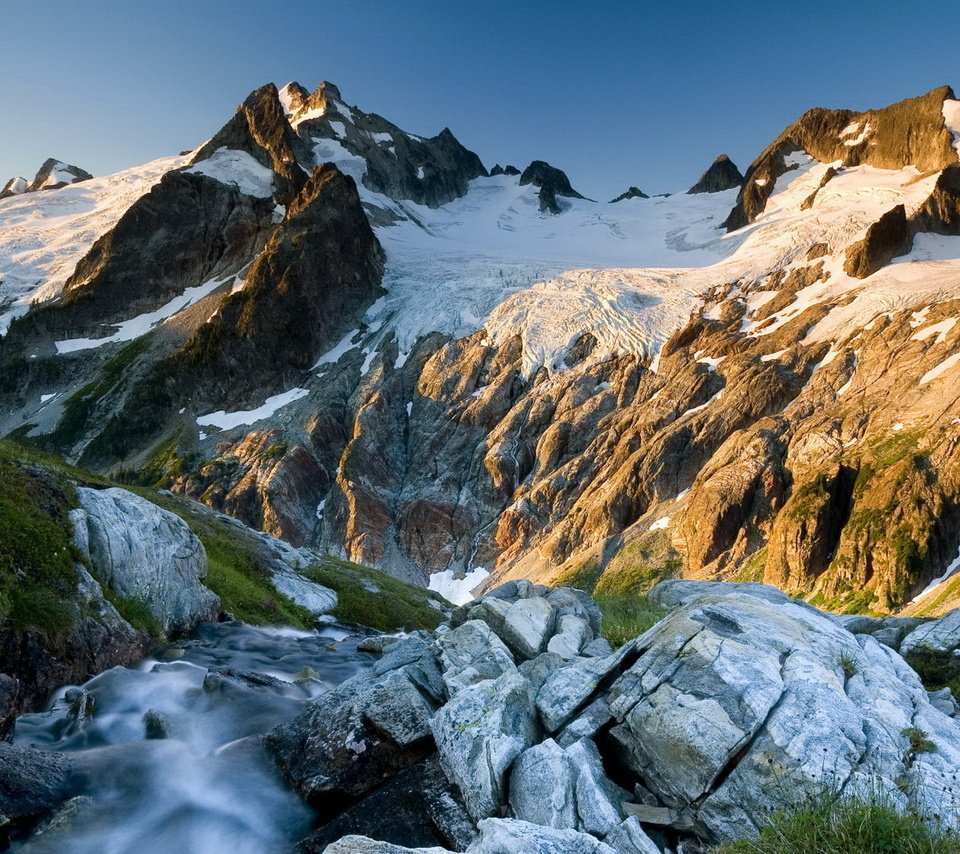 Обои горы, снег, камни, вершины, mountains, snow, stones, tops разрешение 1920x1080 Загрузить