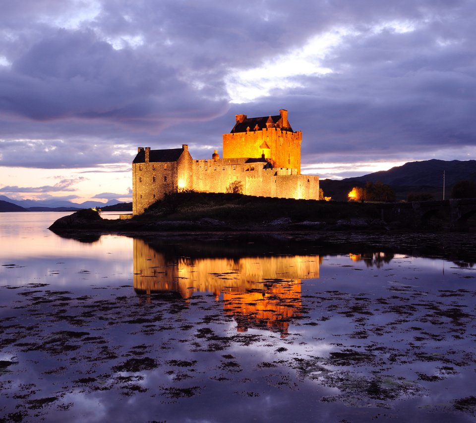 Обои огни, вода, природа, замок, сумерки, шотландия, lights, water, nature, castle, twilight, scotland разрешение 2560x1600 Загрузить