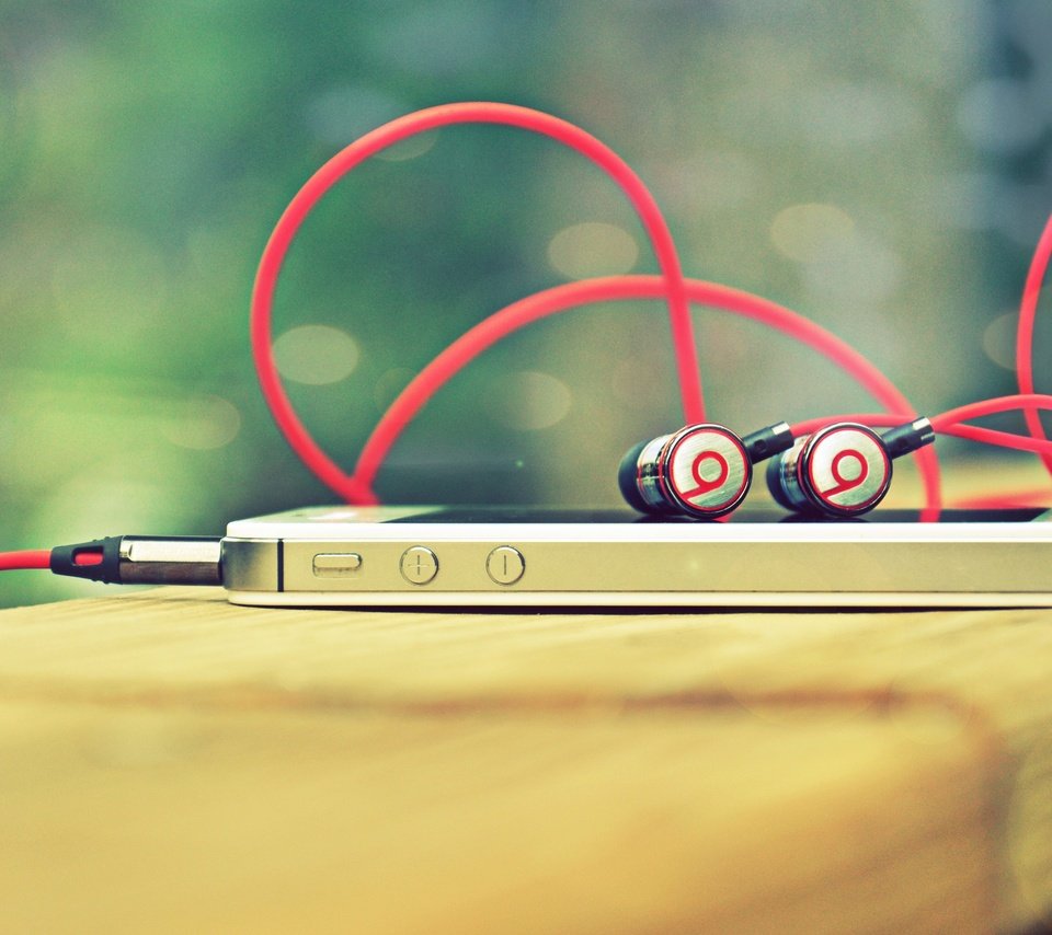 Обои наушники, iphone 4 apple, beats by dr dre, headphones, the apple iphone 4 разрешение 4288x2848 Загрузить