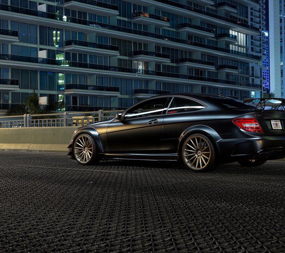 Обои блака, c-klasse, c63, амг, мерседес-бенц, rear, black, amg, mercedes-benz разрешение 1920x1200 Загрузить