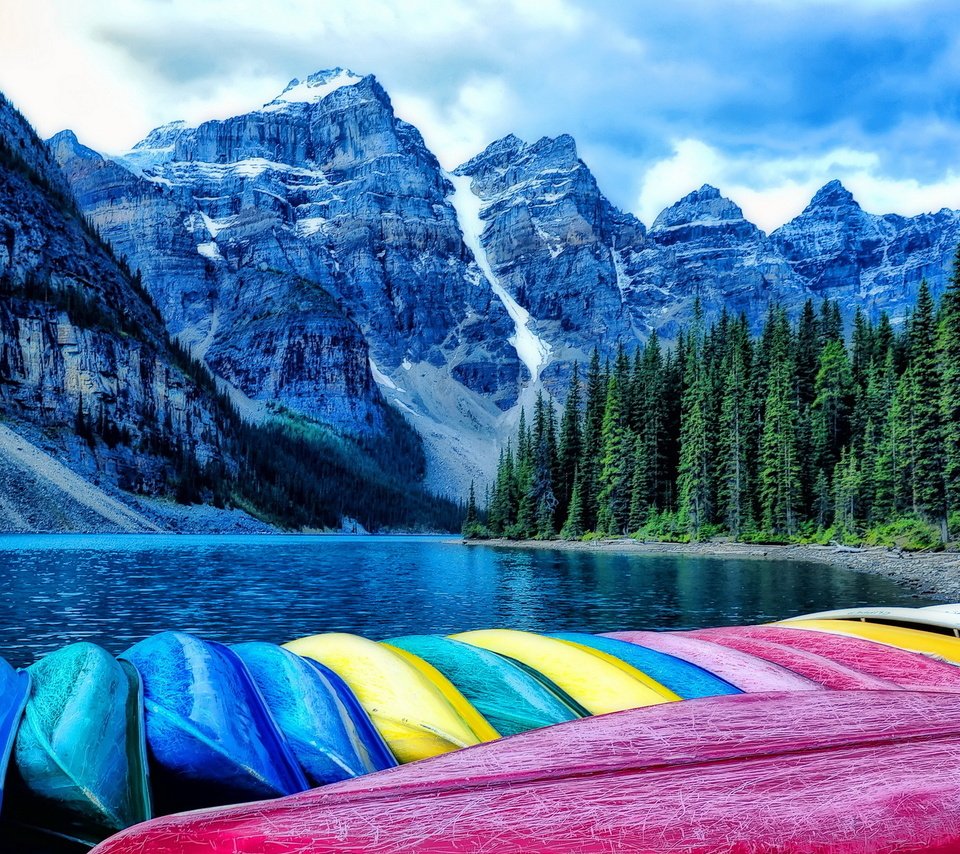 Обои озеро, горы, лес, лодки, канада, lake, mountains, forest, boats, canada разрешение 1920x1280 Загрузить