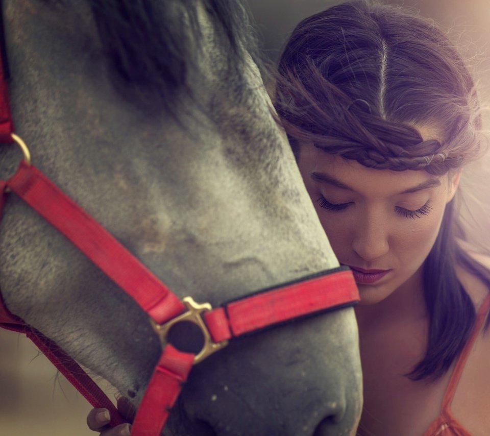 Обои морда, лошадь, девушка, настроение, модель, конь, arancha ari arevalo, face, horse, girl, mood, model разрешение 2048x1227 Загрузить