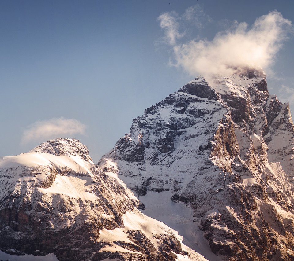 Обои небо, снег, гора, швейцария, альпы, маттерхорн, the sky, snow, mountain, switzerland, alps, matterhorn разрешение 2048x1280 Загрузить