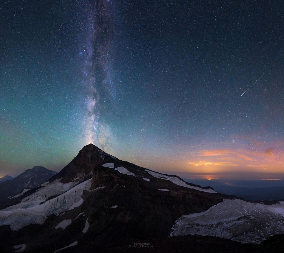 Обои небо, ночь, горы, млечный путь, the sky, night, mountains, the milky way разрешение 4096x2160 Загрузить