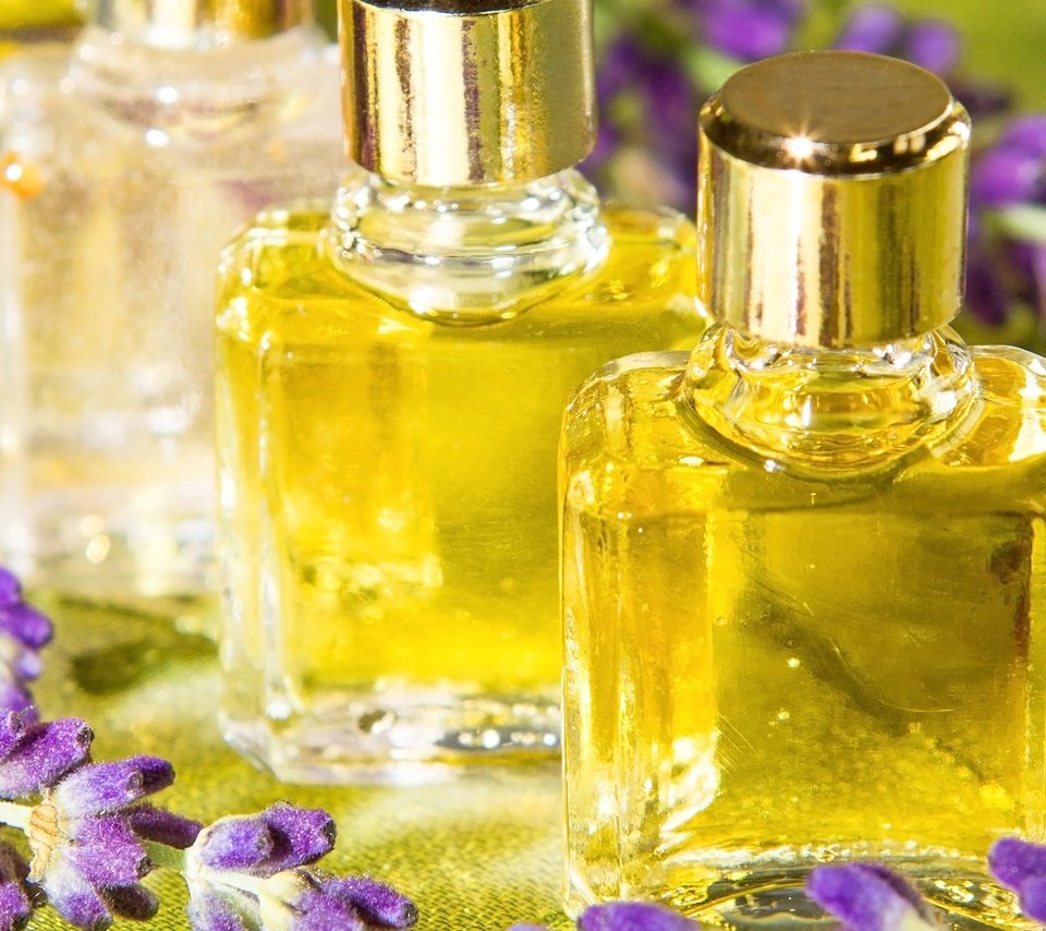 Обои цветы, лаванда, масло, флаконы, аромат, духи, flowers, lavender, oil, bottles, aroma, perfume разрешение 2560x1600 Загрузить