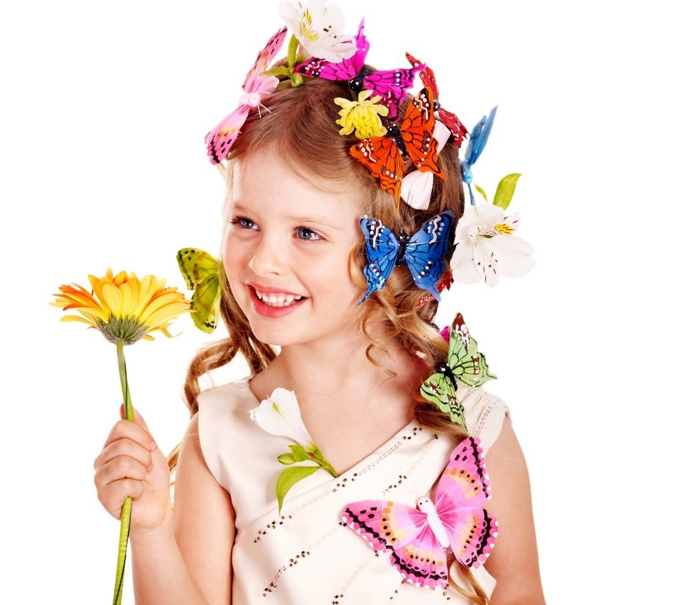 Обои цветы, бабочки, улыбка, взгляд, дети, девочка, волосы, лицо, ребенок, flowers, butterfly, smile, look, children, girl, hair, face, child разрешение 2560x1920 Загрузить