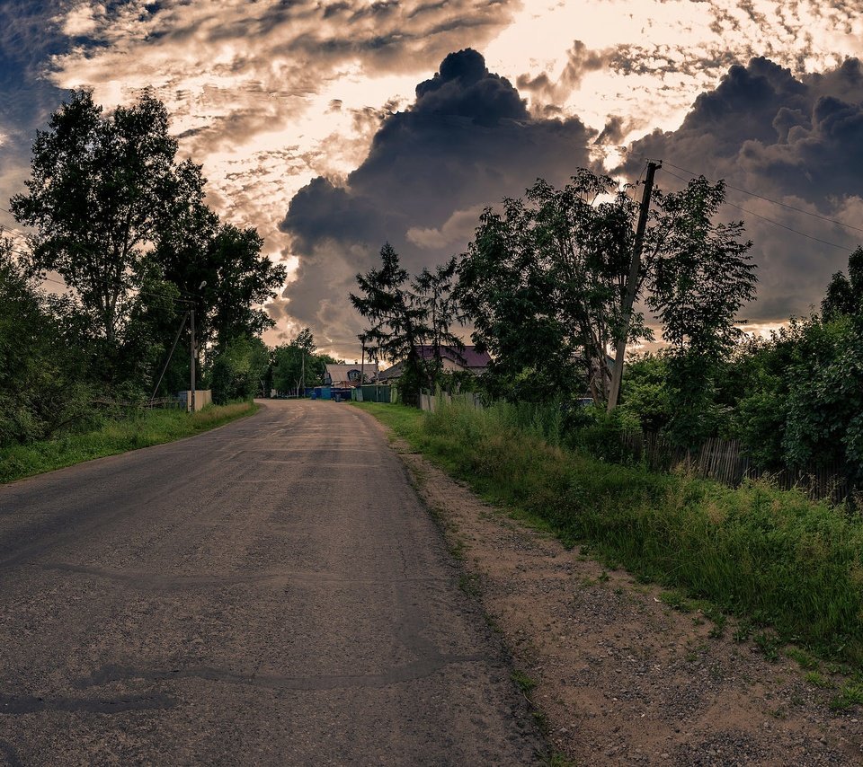 Обои дорога, трава, облака, деревья, деревня, road, grass, clouds, trees, village разрешение 2000x1154 Загрузить