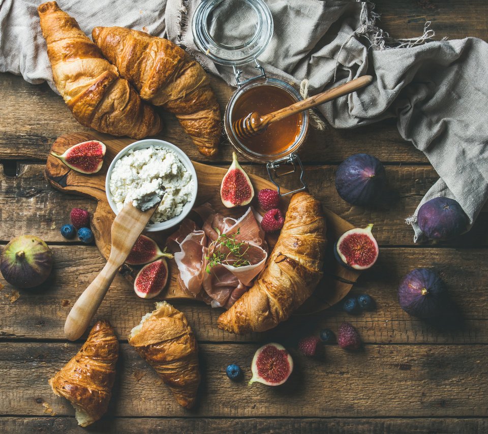 Обои ягоды, круассаны, инжир, сыр рикотта, berries, croissants, figs, ricotta cheese разрешение 4500x3504 Загрузить