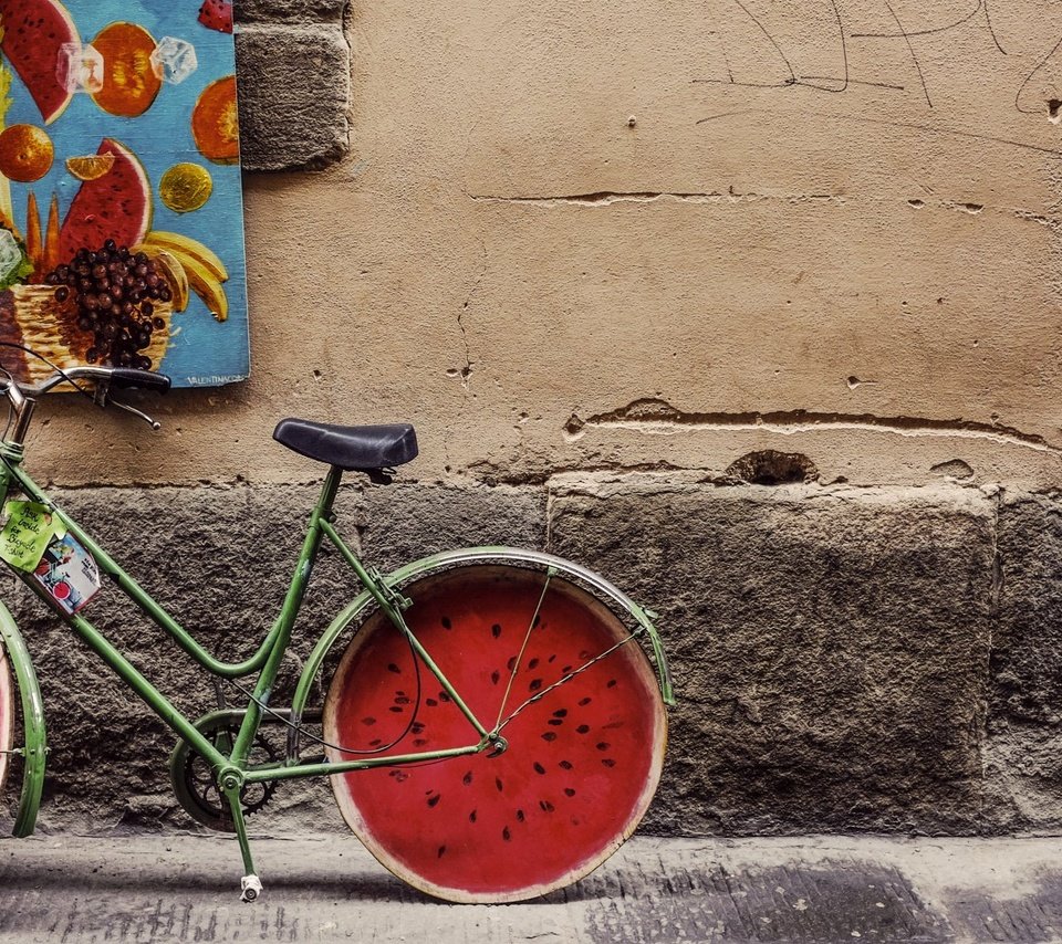 Обои диски, винтаж, ретро, фрукты, улица, арбуз, живопись, велосипед, бетон, drives, vintage, retro, fruit, street, watermelon, painting, bike, concrete разрешение 1920x1200 Загрузить