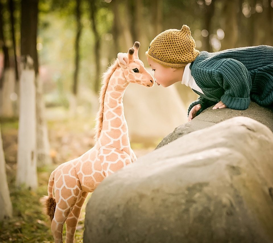 Обои настроение, игрушка, ребенок, мальчик, жираф, mood, toy, child, boy, giraffe разрешение 1920x1080 Загрузить