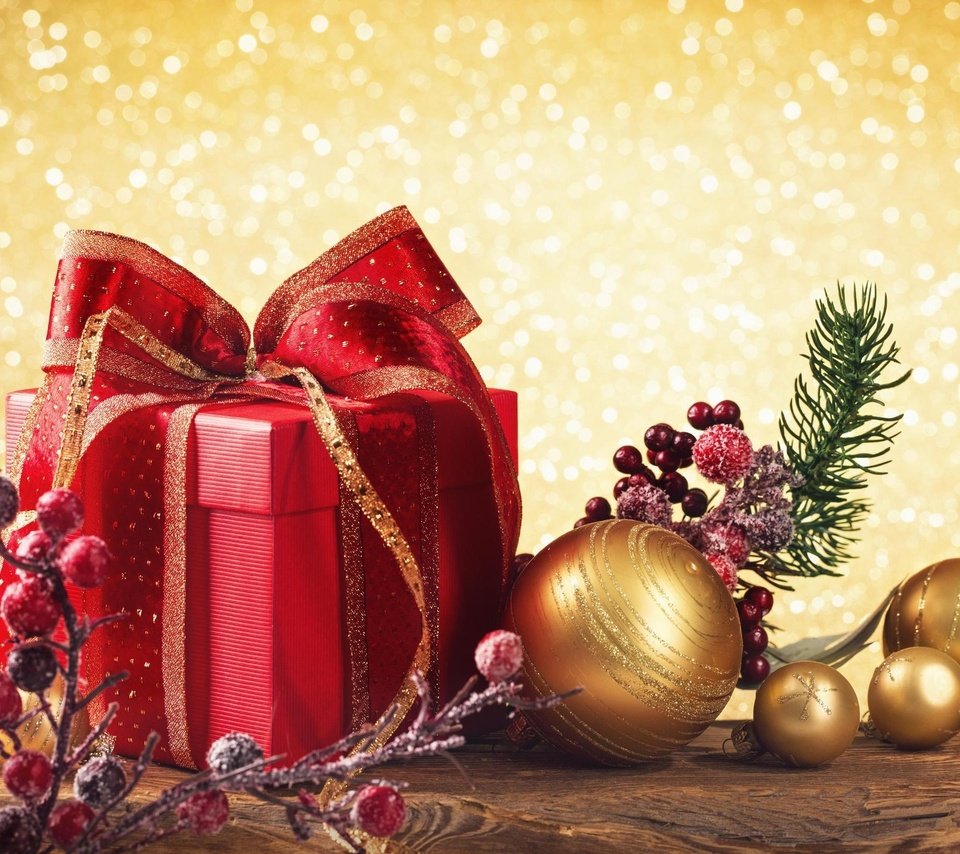 Обои новый год, шары, подарки, игрушки, ягоды, праздники, рождество, new year, balls, gifts, toys, berries, holidays, christmas разрешение 2560x1600 Загрузить