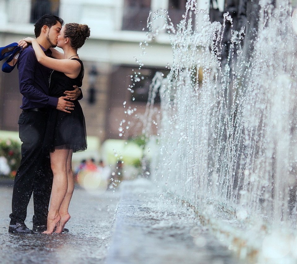 Обои девушка, фонтан, любовь, мужчина, girl, fountain, love, male разрешение 1920x1080 Загрузить
