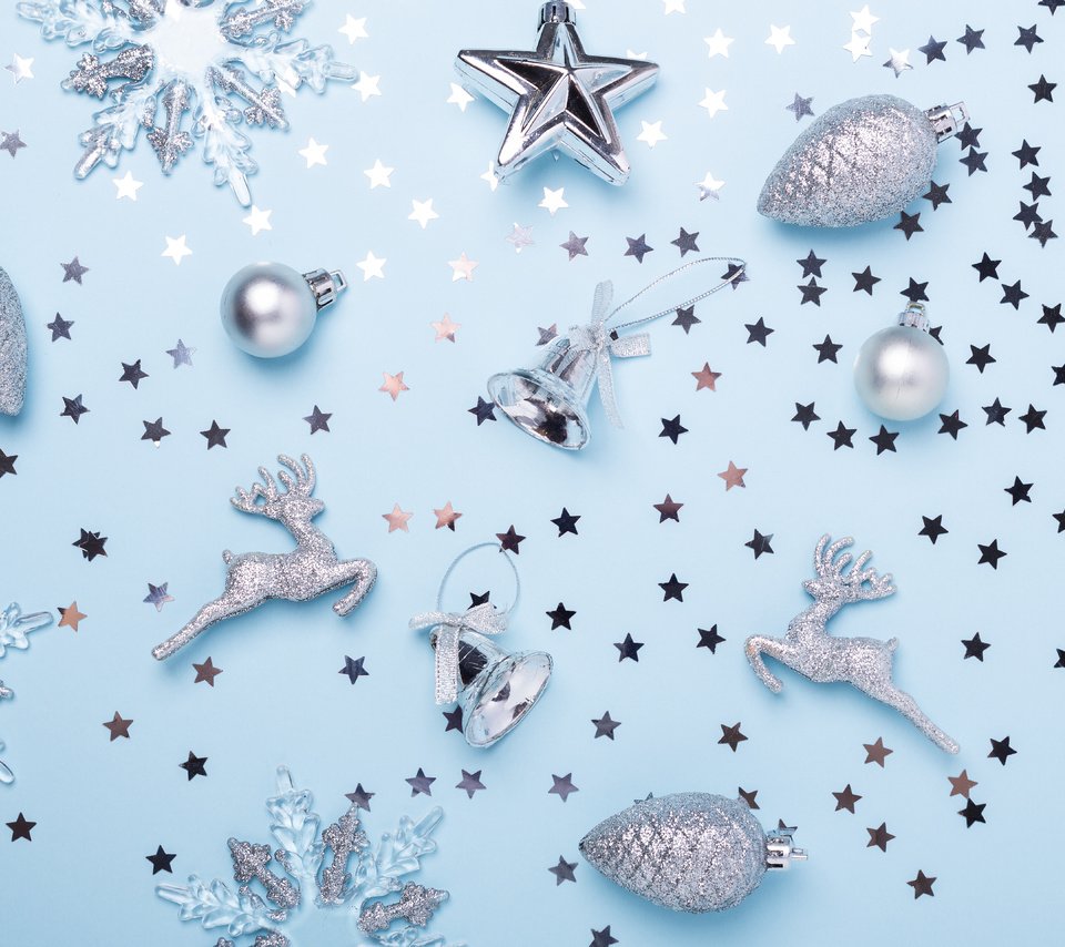 Обои новогодние украшения, новый год, конфетти, олень, фон, голубой, блеск, игрушки, серебро, снежинка, christmas decorations, new year, confetti, deer, background, blue, shine, toys, silver, snowflake разрешение 5760x3840 Загрузить