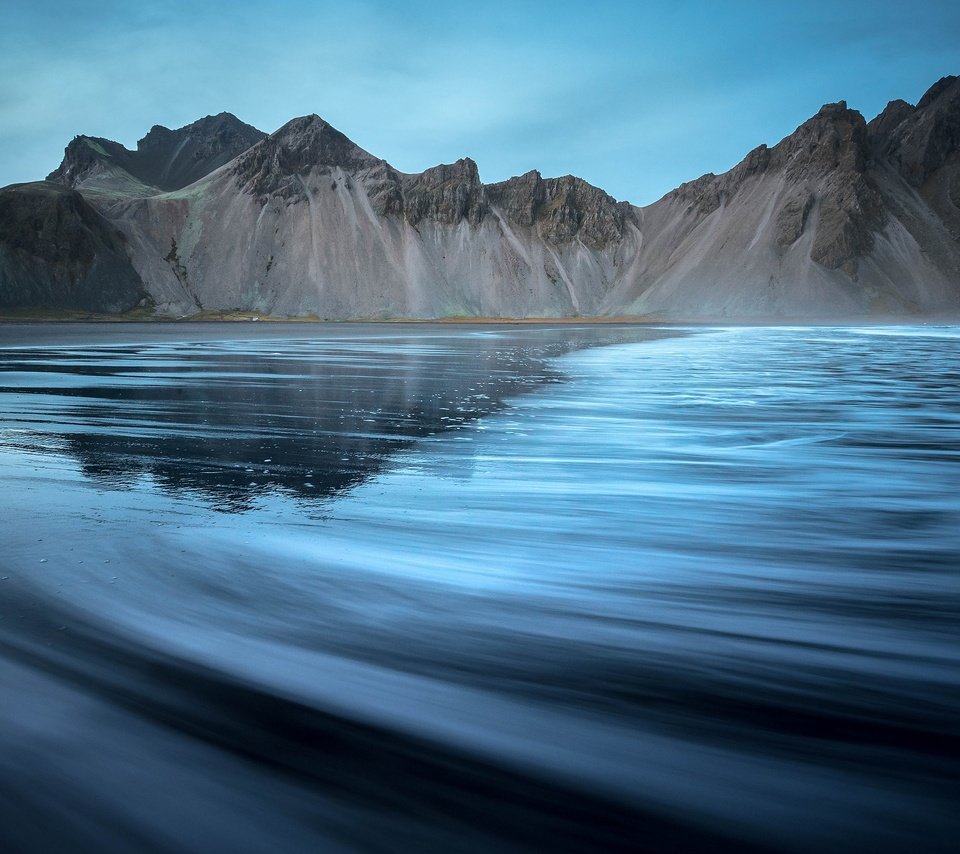 Обои небо, горы, скалы, берег, волны, отражение, море, исландия, the sky, mountains, rocks, shore, wave, reflection, sea, iceland разрешение 3840x2160 Загрузить