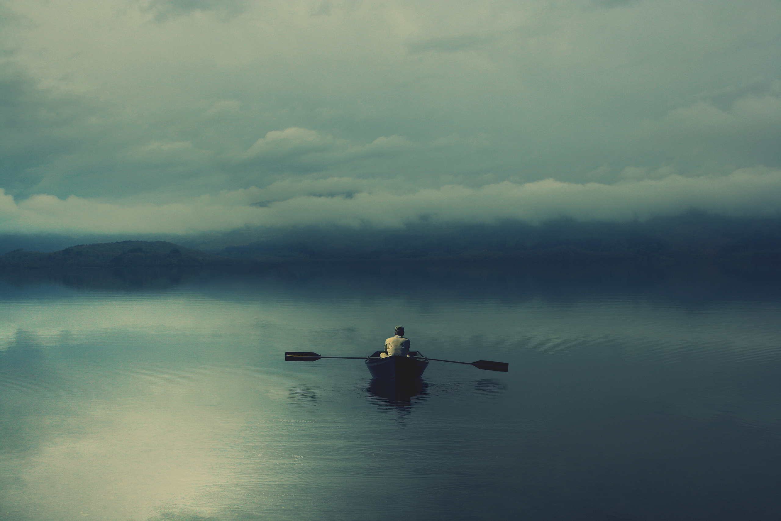 Обои озеро, одиночество, лодочник, мгла, lake, loneliness, the boatman, haze разрешение 2560x1707 Загрузить