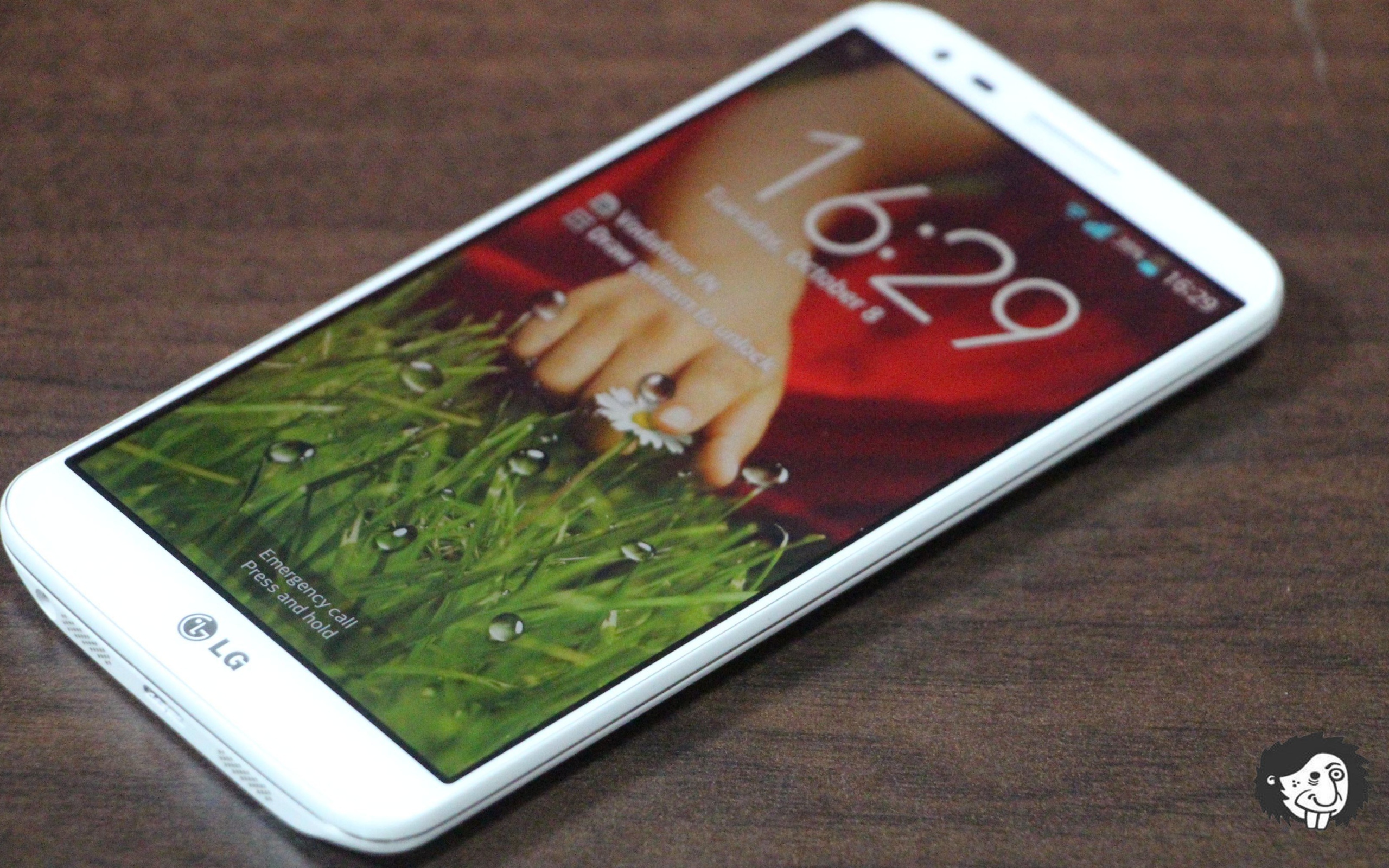 Обои белый lg g2, white lg g2 разрешение 2560x1600 Загрузить