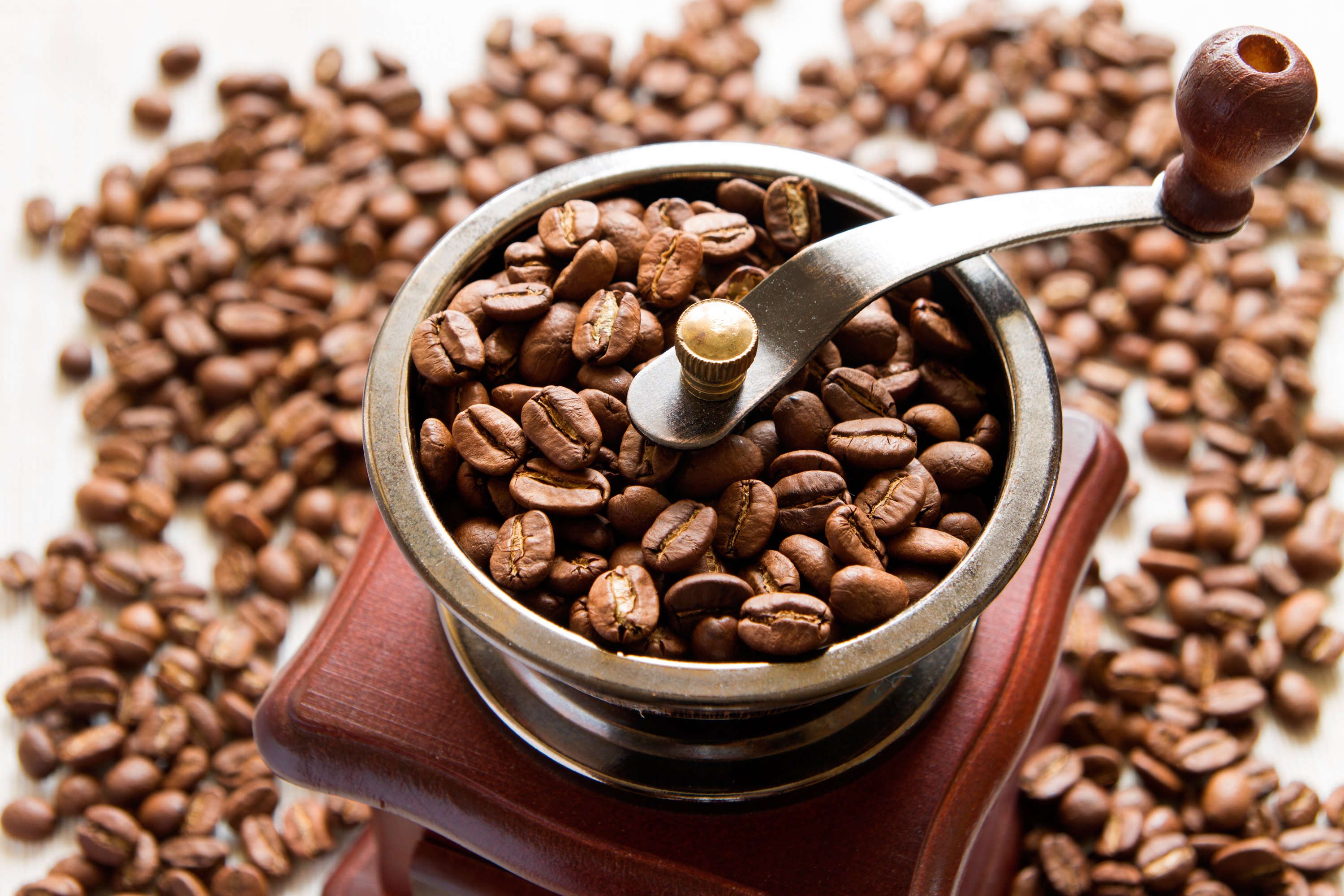 Обои зерна, кофе, кофейные зерна, кофемолка, grain, coffee, coffee beans, coffee grinder разрешение 3000x2000 Загрузить