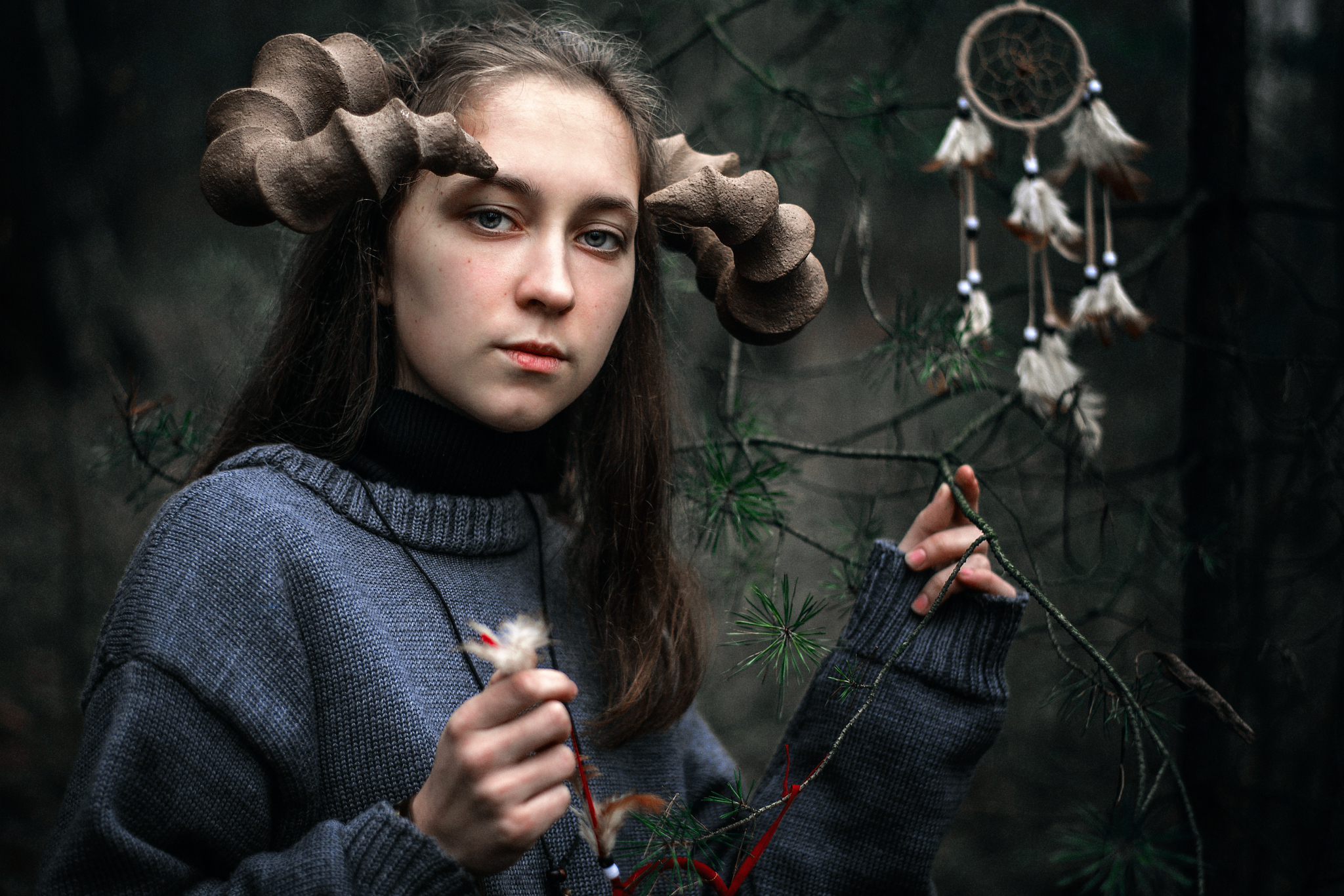 Обои девушка, портрет, взгляд, лицо, рога, косплей, ловец снов, girl, portrait, look, face, horns, cosplay, dreamcatcher разрешение 2048x1367 Загрузить