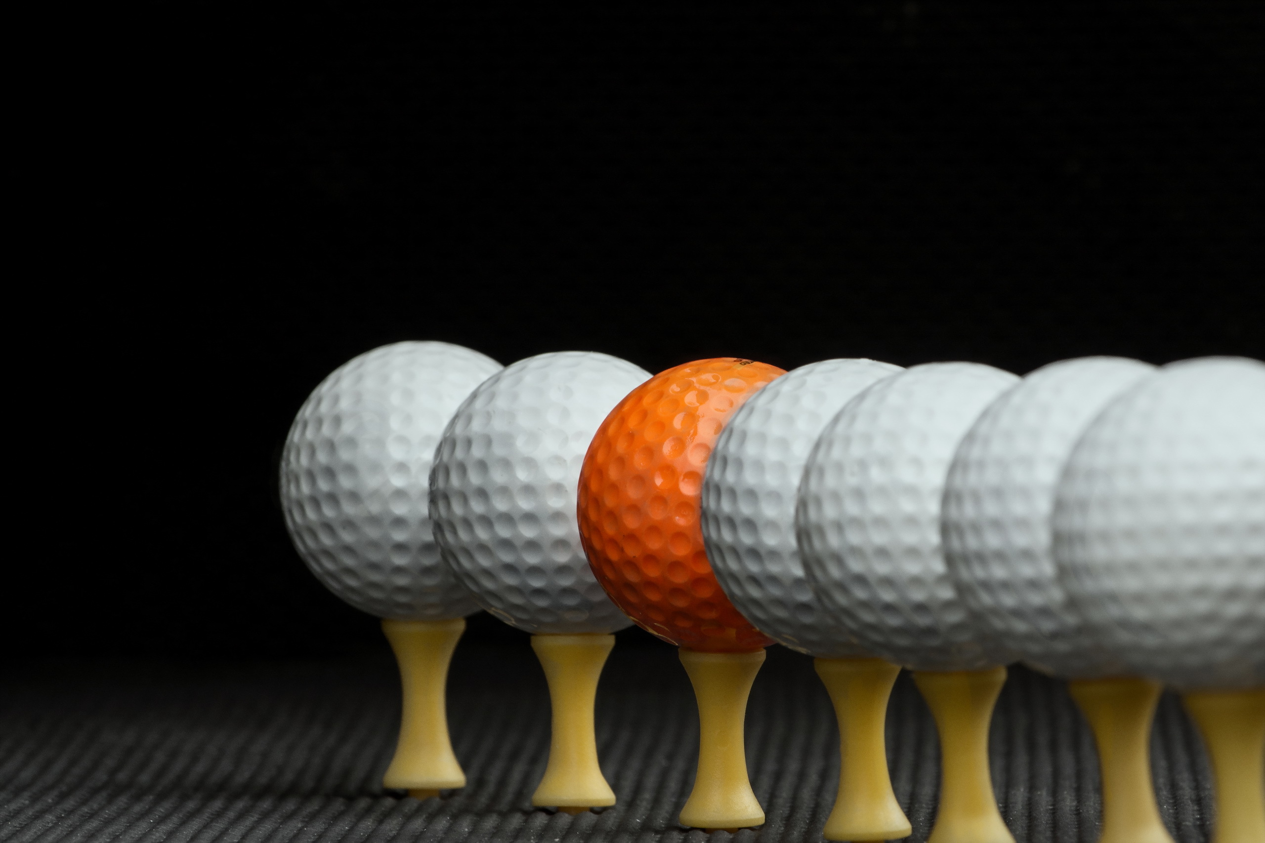 Обои мяч, гольф, етекстура, мячи, бал, the ball, golf, texture, balls, ball разрешение 2560x1707 Загрузить