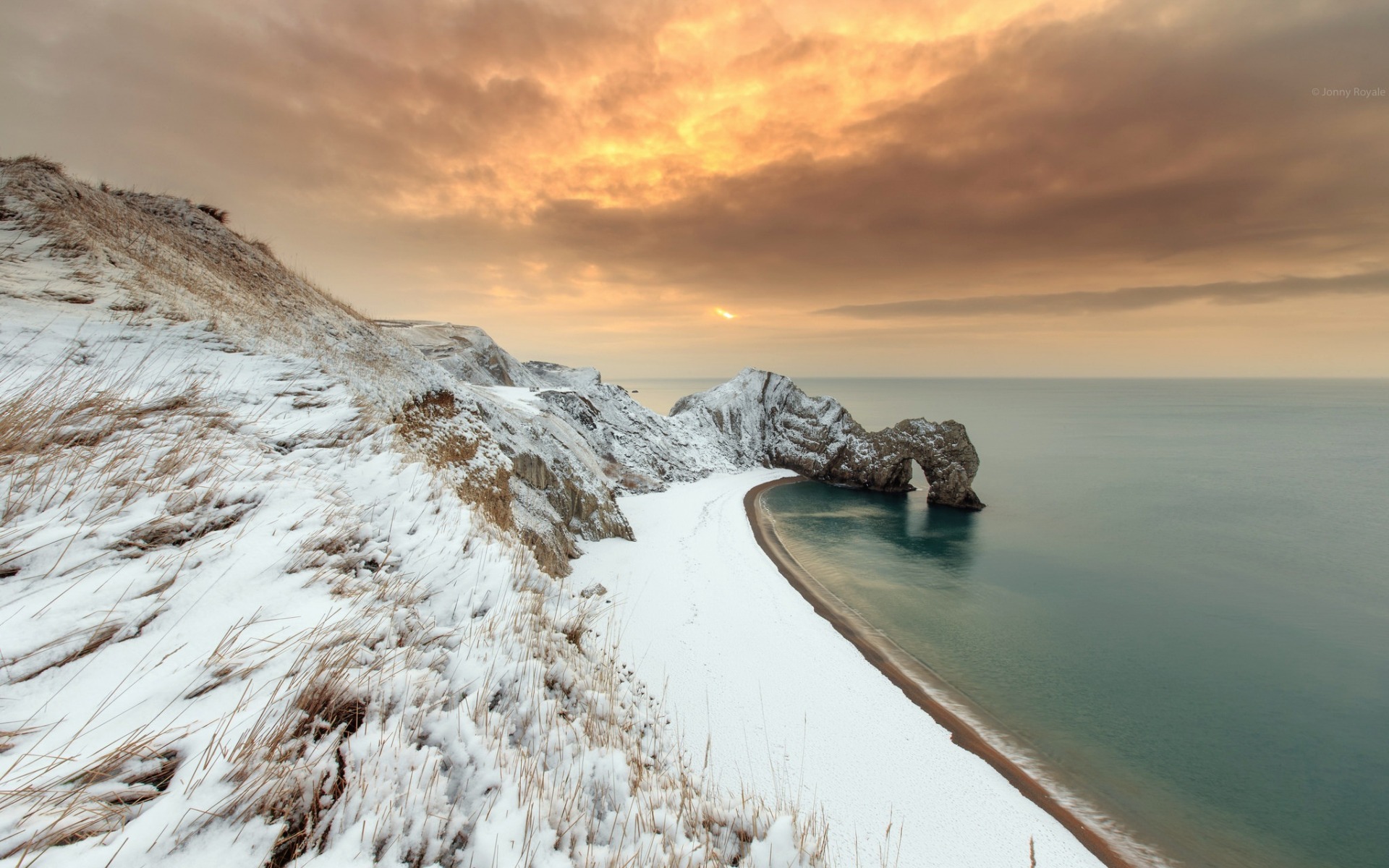 Обои небо, побережье, скалы, арка, снег, природа, закат, зима, море, склон, the sky, coast, rocks, arch, snow, nature, sunset, winter, sea, slope разрешение 1920x1200 Загрузить