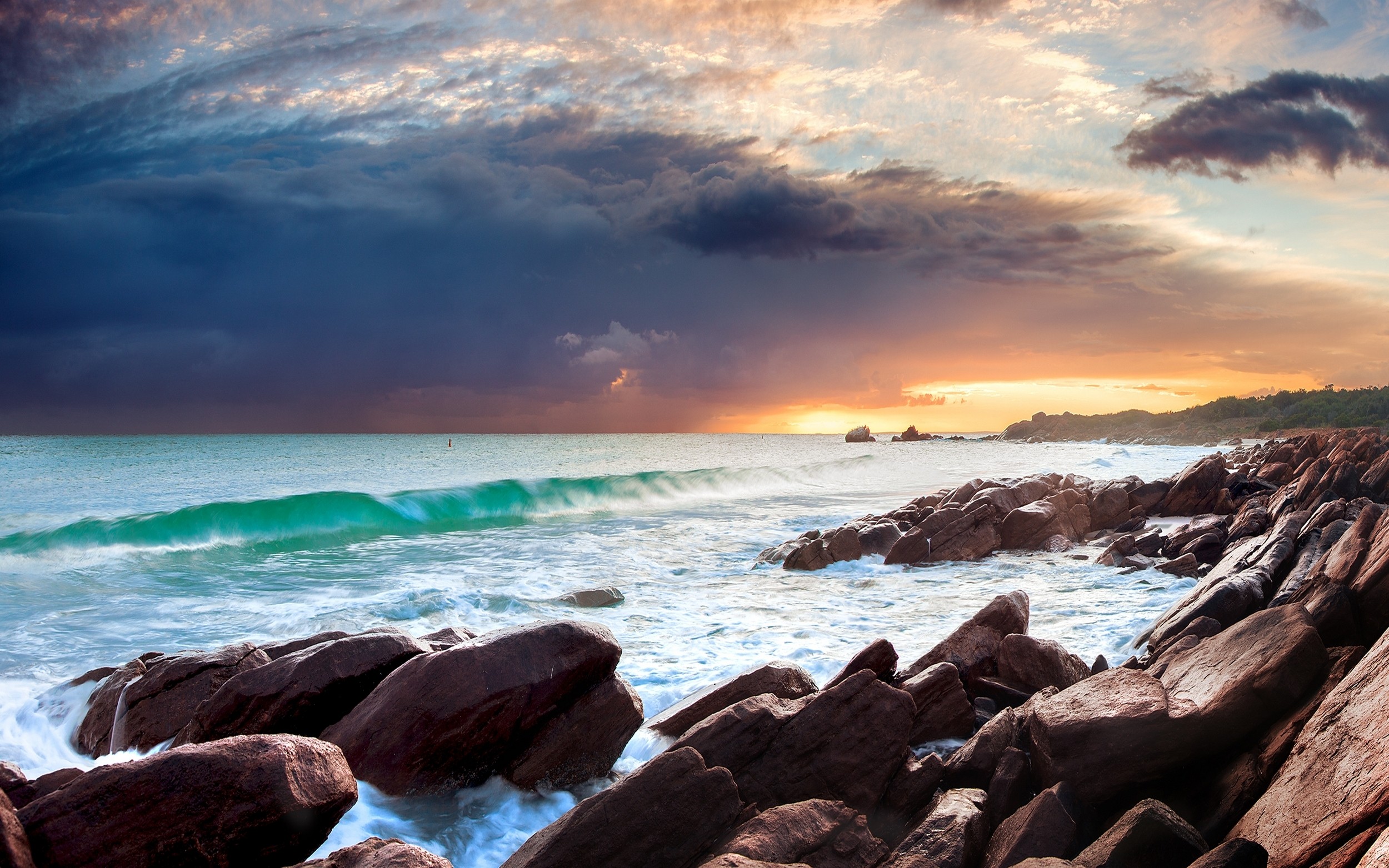 Обои небо, побережье, облака, природа, камни, волны, пейзаж, море, скала, the sky, coast, clouds, nature, stones, wave, landscape, sea, rock разрешение 2500x1563 Загрузить