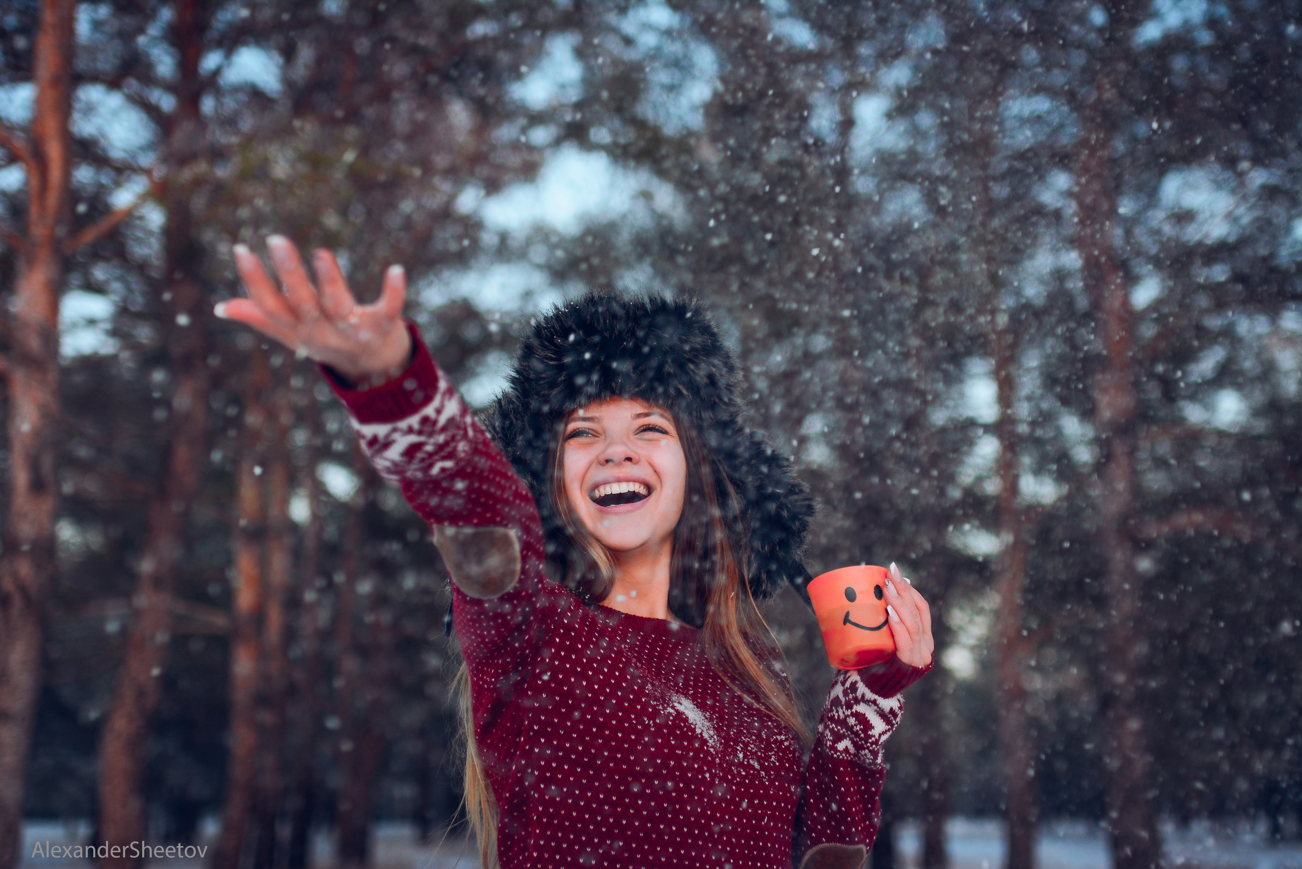 Обои снег, зима, девушка, радость, кружка, шапка, чай, snow, winter, girl, joy, mug, hat, tea разрешение 4496x3000 Загрузить