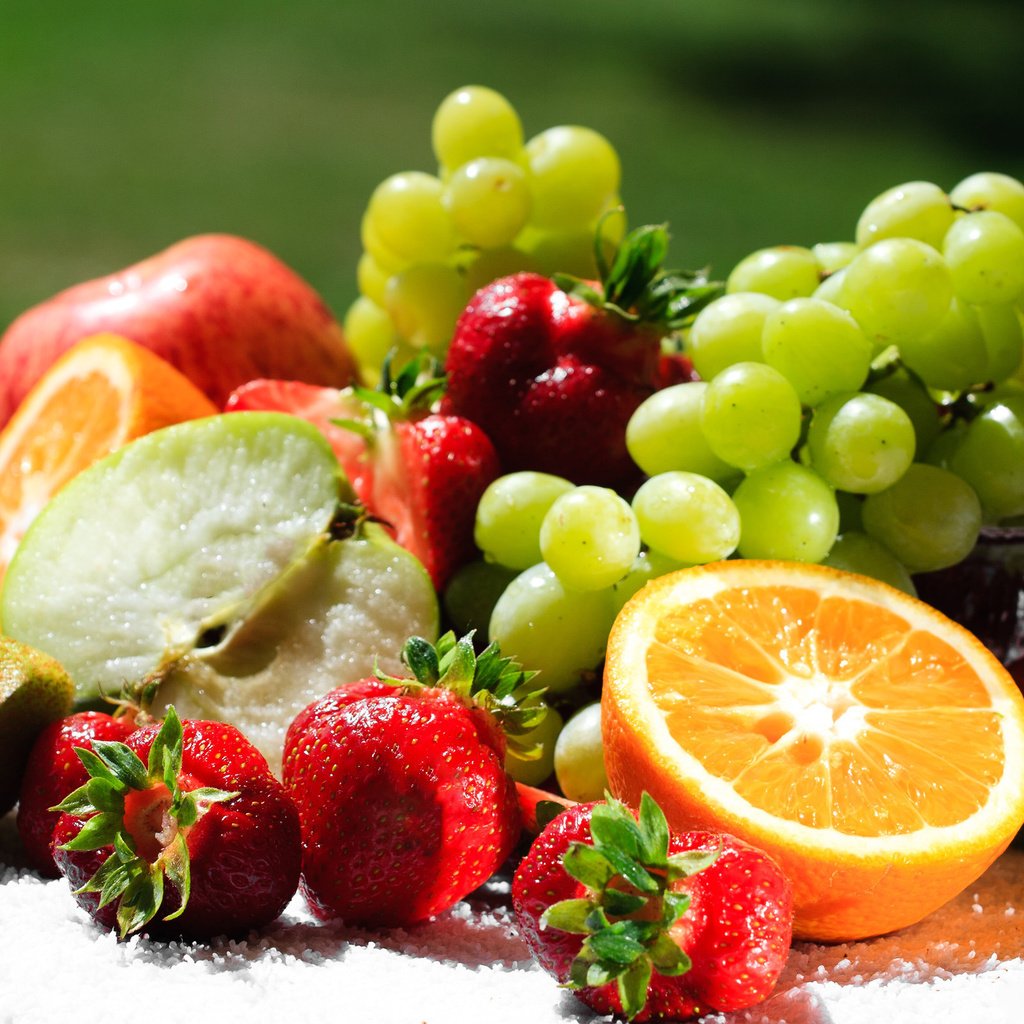 Обои виноград, еда, фрукты, клубника, ягоды, апельсин, киви, grapes, food, fruit, strawberry, berries, orange, kiwi разрешение 2560x1600 Загрузить