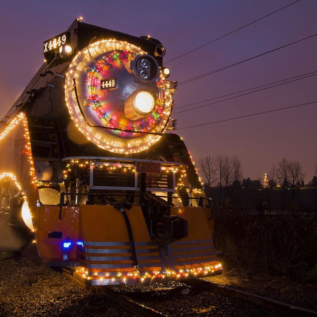 Обои ночь, огни, новый год, подсветка, локомотив, night, lights, new year, backlight, locomotive разрешение 2000x1333 Загрузить