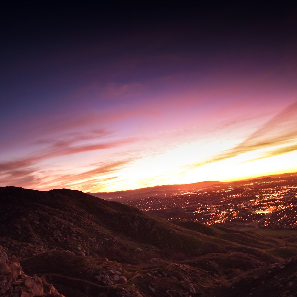 Обои небо, горы, город, красиво, the sky, mountains, the city, beautiful разрешение 1920x1080 Загрузить