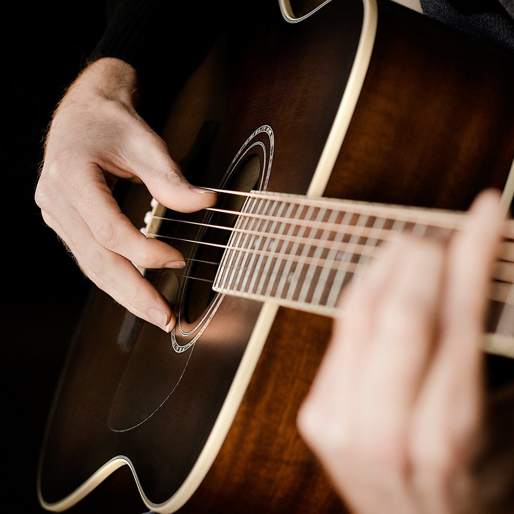 Обои гитара, струны, черный фон, руки, guitar, strings, black background, hands разрешение 1920x1080 Загрузить