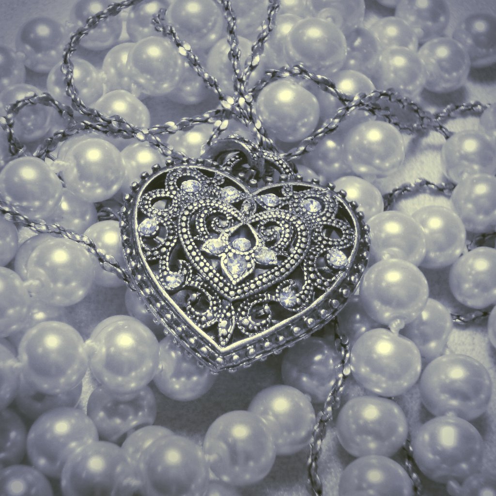 Обои кулон, украшение, жемчуг, pendant, decoration, pearl разрешение 2943x2208 Загрузить