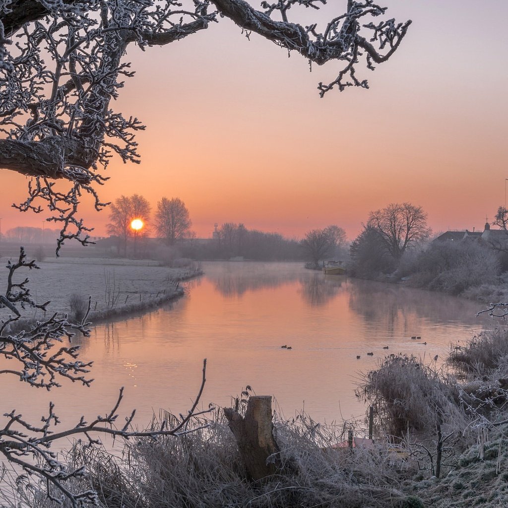 Обои деревья, река, снег, закат, зима, иней, мельница, trees, river, snow, sunset, winter, frost, mill разрешение 2048x1132 Загрузить